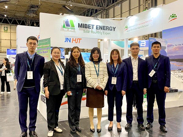 英國國際太陽能&儲(chǔ)能展-同事合照