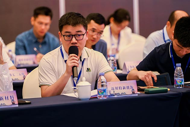 邁貝特研發(fā)設(shè)計中心技術(shù)總監(jiān)林建北與行業(yè)人員探討